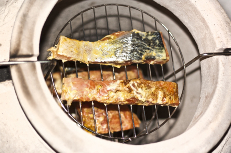 Рыбу мелкими кусками